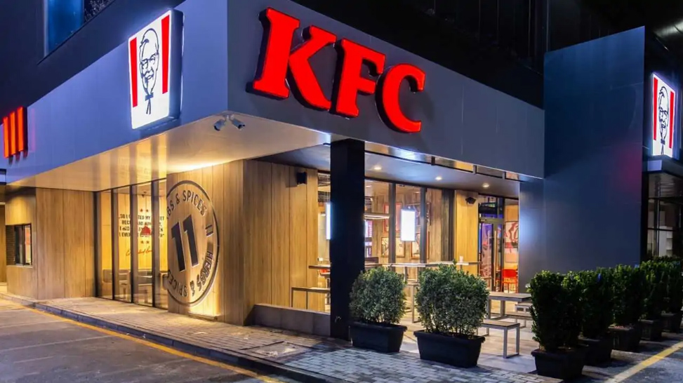 کی اف سی KFC، سریع ترین تحویل دهنده غذا به مشتریان بعد از سفارش است + جدول
